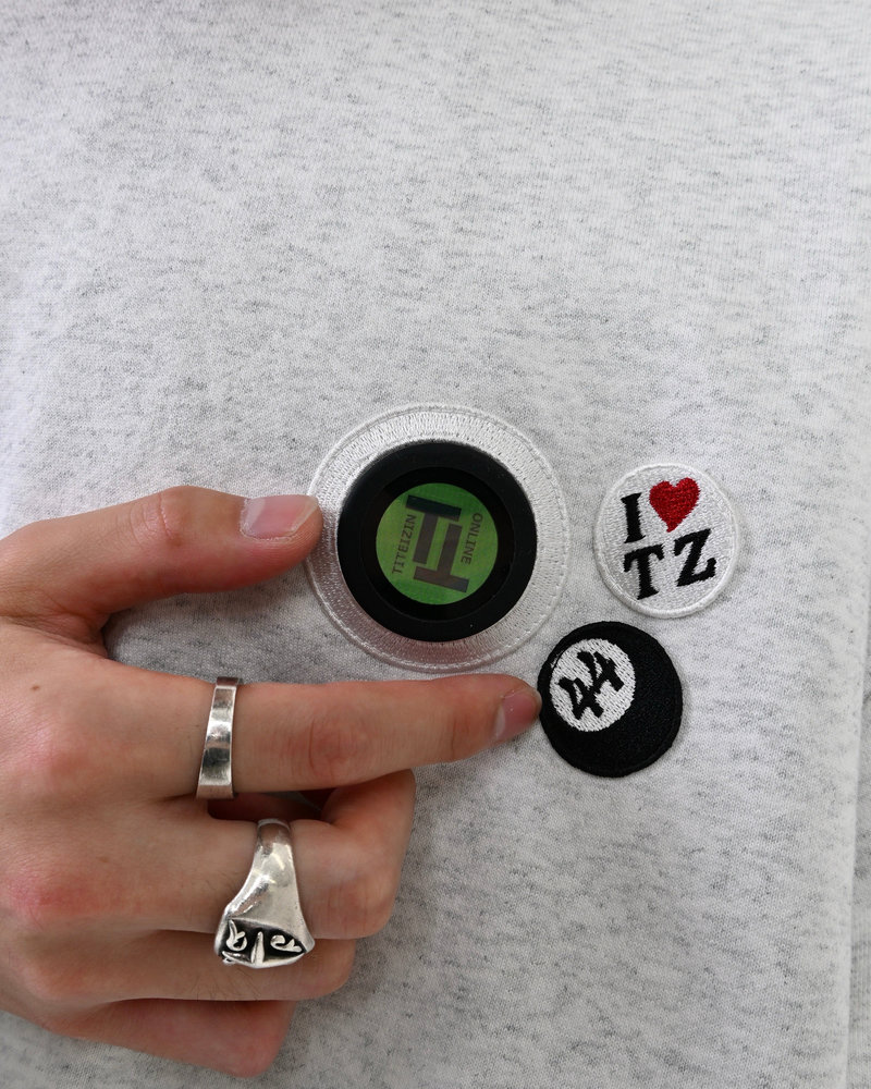 【10日以内お届け】デジタル缶バッジスウェット L2097